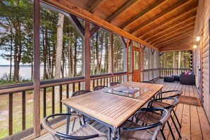 Outdoor dining - Lake front, hot tub, kayak, paddle board, Dogs, Mount Desert Island, Bar Harbor! (Mariaville)