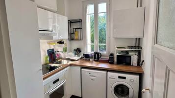 Micro-ondes, four, plaque de cuisson, lave-vaisselle