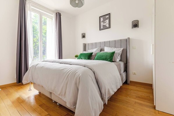 2 bedrooms, iron/ironing board, WiFi, bed sheets
