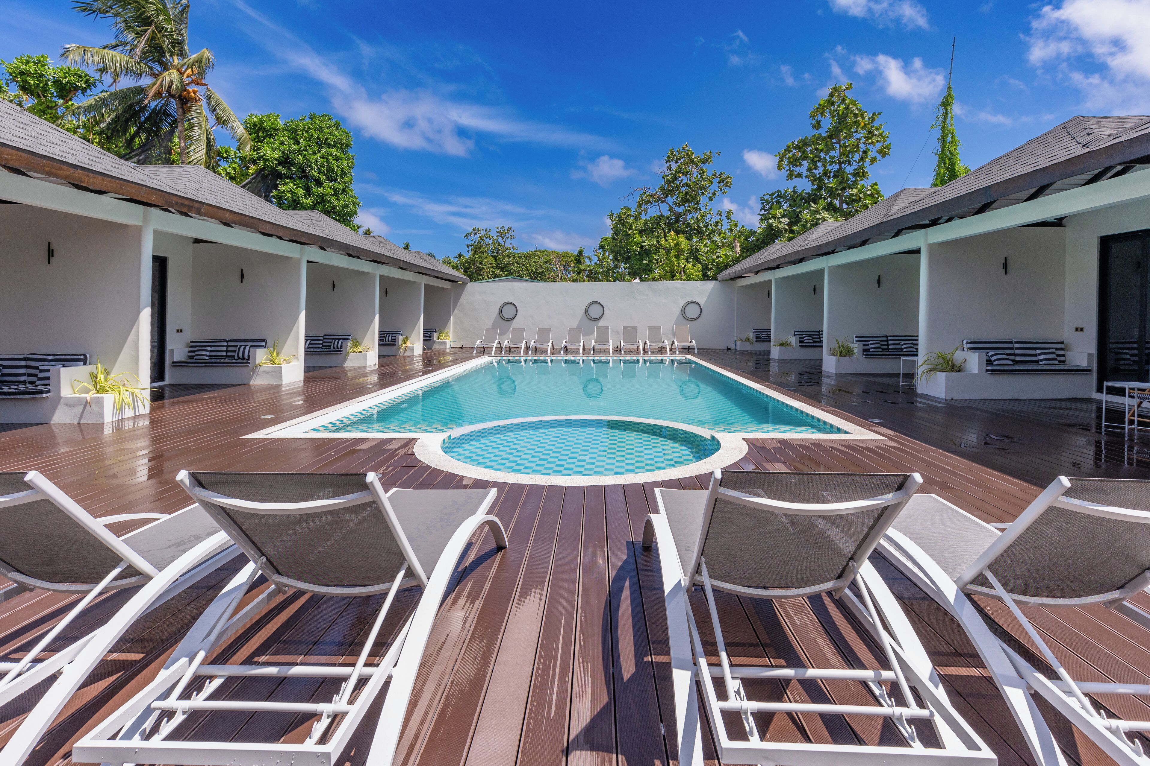 Outdoor pool, pool loungers