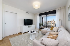 Luxury Apartment, City View | Living area