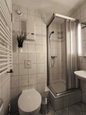Bruser, Sæbe, Toiletpapir
