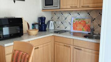 KylskÄp, mikrovÄgsugn, ugn och spishÀll