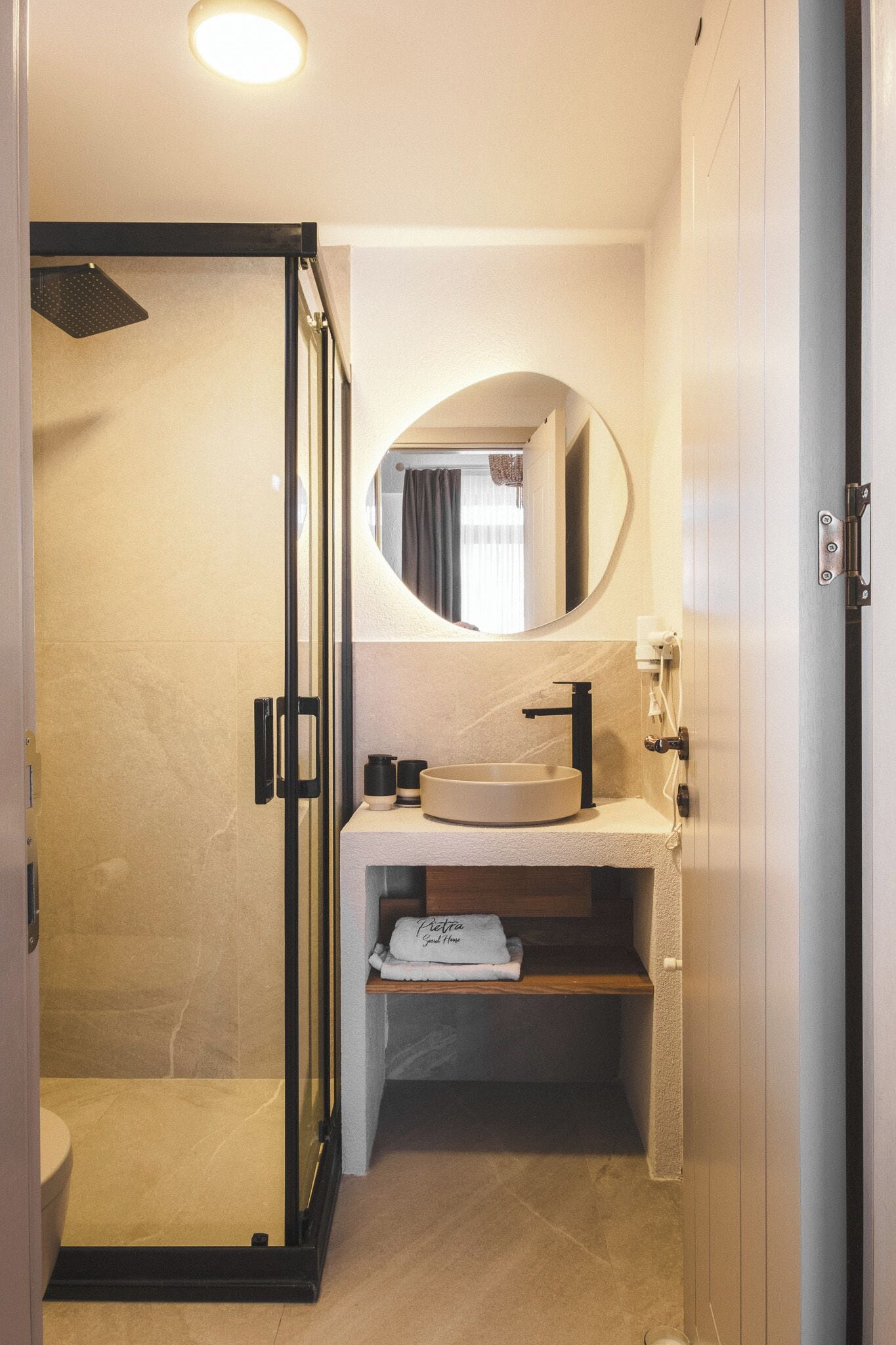 Classic Double Room, City View | Bathroom | Shower, rainfall showerhead, hair dryer, slippers