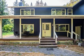 Exterior - Updated Large River Front Home with Hot Tub (McKenzie Bridge)