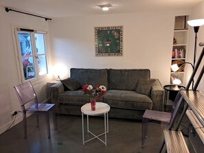 TV - Unit018 Saint Germain Saints Pères Air-conditioned,  balcony, Eiffel Tower view. (Paris)