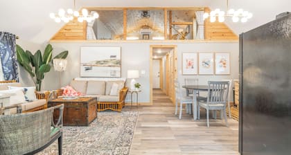 NEW-The Beach Haus- Luxe Cottage, professionally designed w/ WiFi, linens incl.