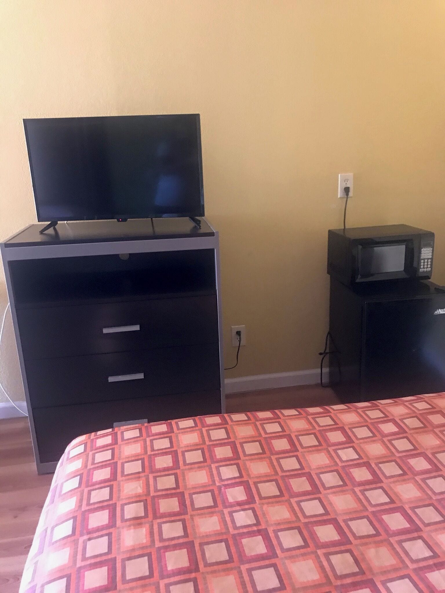 Single Room, 1 King Bed, Smoking | Desk, free WiFi