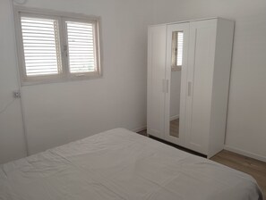 1 dormitori, planxa i posts de planxar, wifi gratuïta i roba de llit 