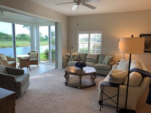 TV, offices - Windstar on Naples Bay 2 bedroom + den condo with water and golf course view. (Naples)