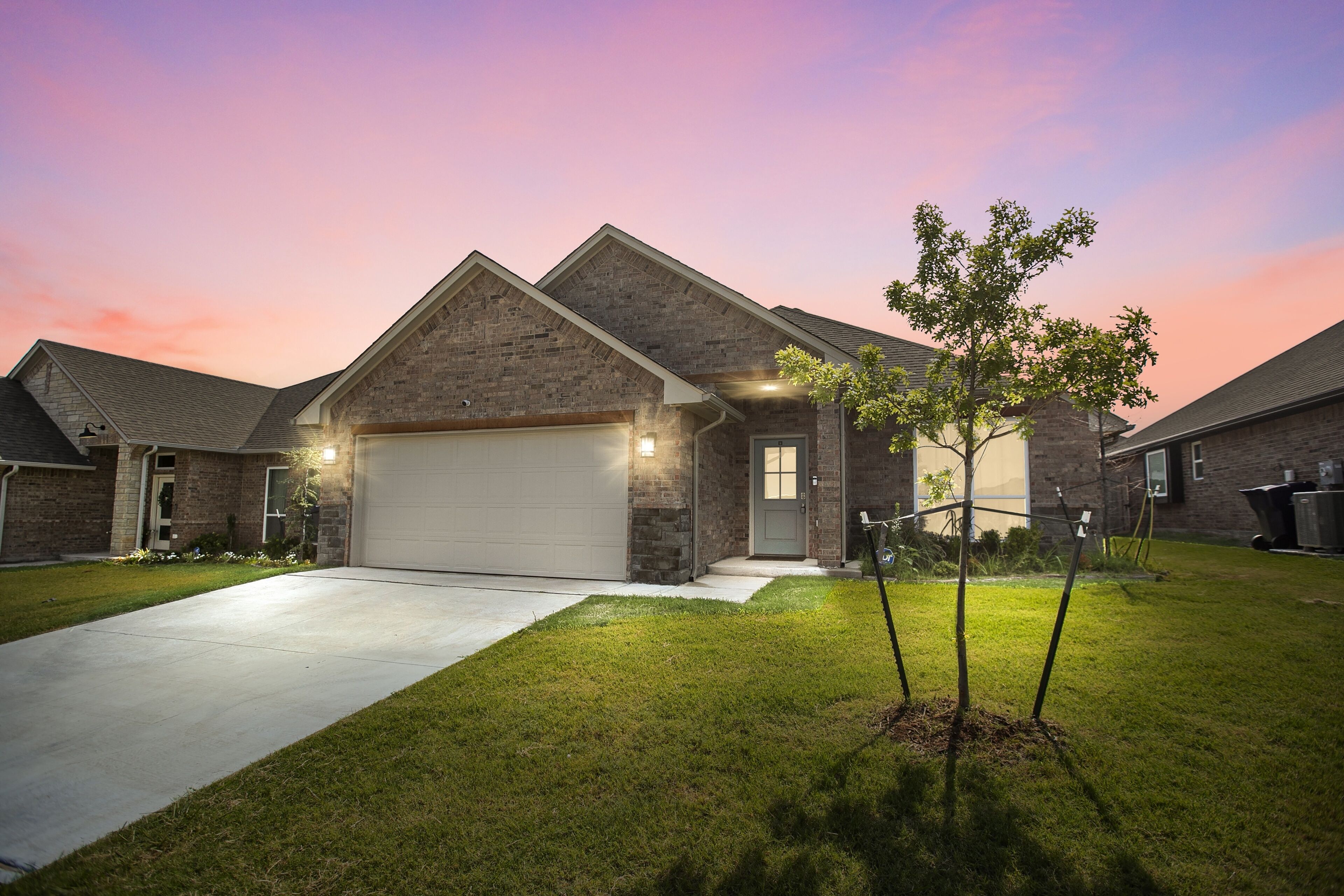 NEW LISTING! Newly Built 3BR Getaway in Edmond by RedAwning