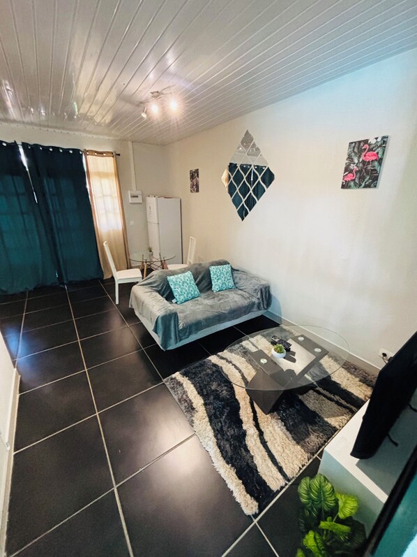 Living area - Sermie T2 with swimming pool (KOUROU)