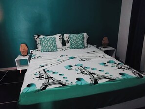 1 slaapkamer, een strijkplank/strijkijzer, wifi, beddengoed