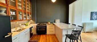 NEW Beautiful Downtown Historic 3 bedroom apartment on iconic Pearl Street