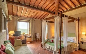 8 bedrooms, iron/ironing board, travel cot, free WiFi