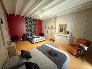 4 chambres, fer et planche à repasser, lit parapluie, Wi-Fi gratuit