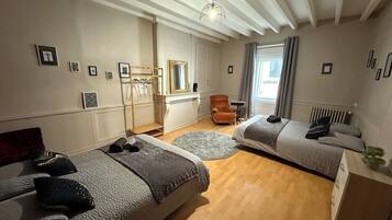 4 間睡房、熨斗/熨衫板、可攜式嬰兒床、免費 Wi-Fi