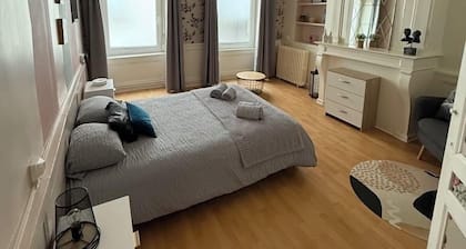 Charmante maison de 160 m2, à proximité de tous les commerces.