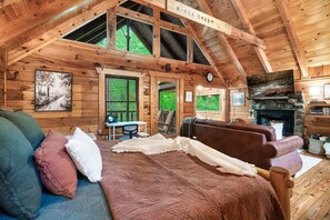 1 quarto, ferros/tábuas de passar roupa, berço de viagem