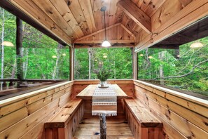 Dining - Romantic private cabin near Pigeon Forge - Hot Tub, Fireplace, Views!!! (Pigeon Forge)