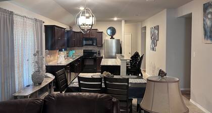 Charming 3-bedroom house with AC and WiFi in awesome town of Fort Worth