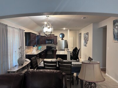 Charming 3-bedroom house with AC and WiFi in awesome town of Fort Worth 