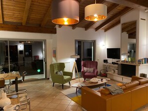 Smart TV, fireplace, DVD player, books - Soothing villa with with private pool, seasonally heated; pet friendly (Villanuova sul Clisi)
