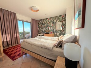 3 chambres, bureau, fer et planche Ă repasser, accĂšs au Wi-Fi (inclus)