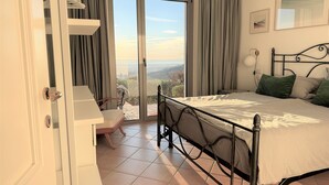 A bedroom with a bed, a chair, a sliding glass door leading to a balcony, and a view of the outdoors. - Soothing villa with with private pool, seasonally heated; pet friendly (Villanuova sul Clisi)