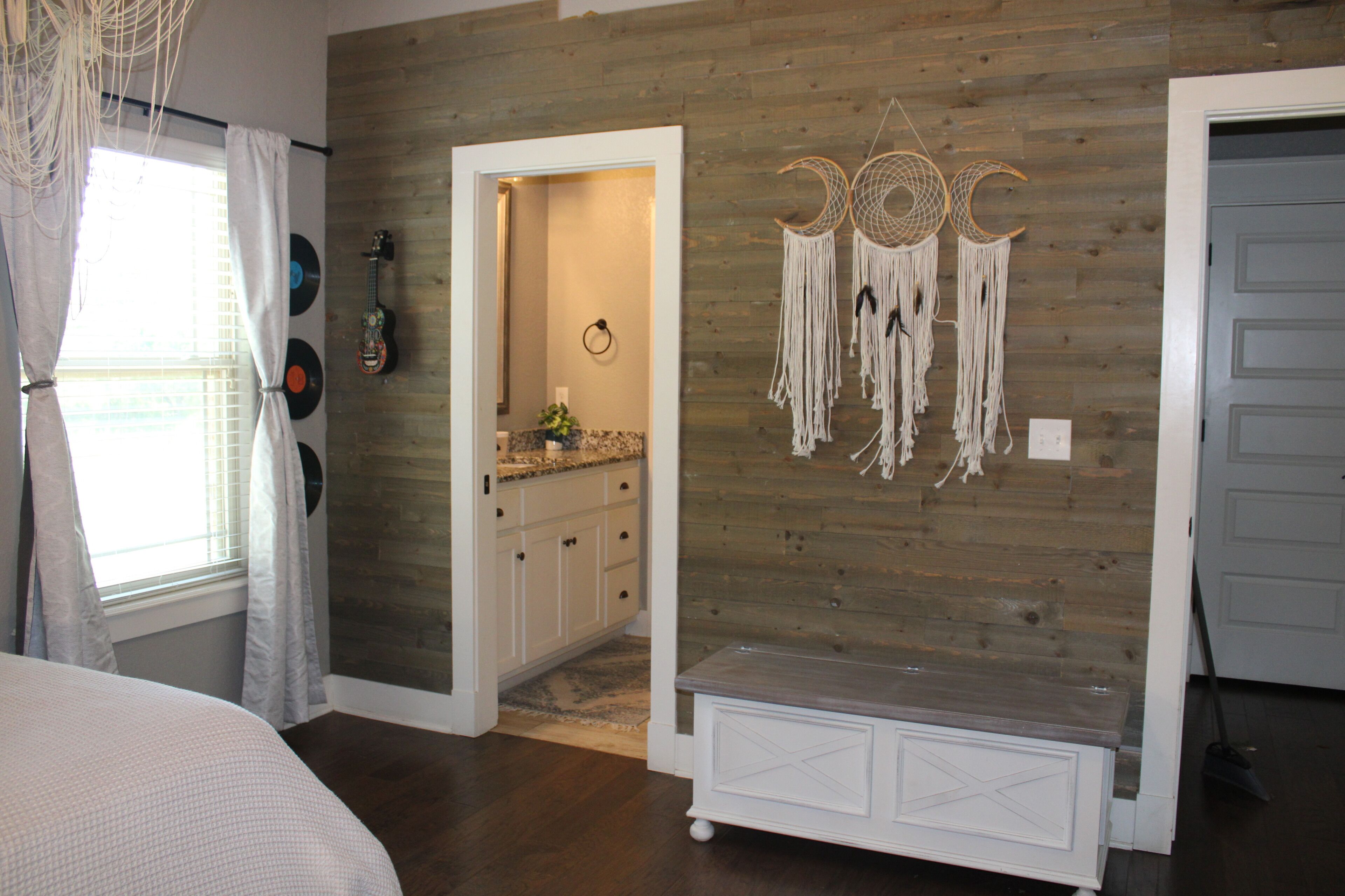 4 عدّة غرف نوم ومكتب ومكواة/لوح كي وواي فاي