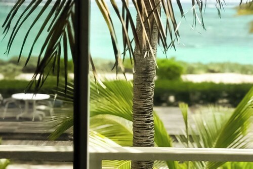 Bliss Ocean Beach 3-bedroom condo, Whitby, North Caicos.