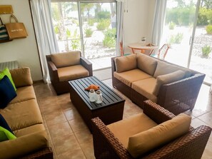 Smart TV - Bliss Ocean Beach 3-bedroom condo, Whitby, North Caicos. (Whitby)