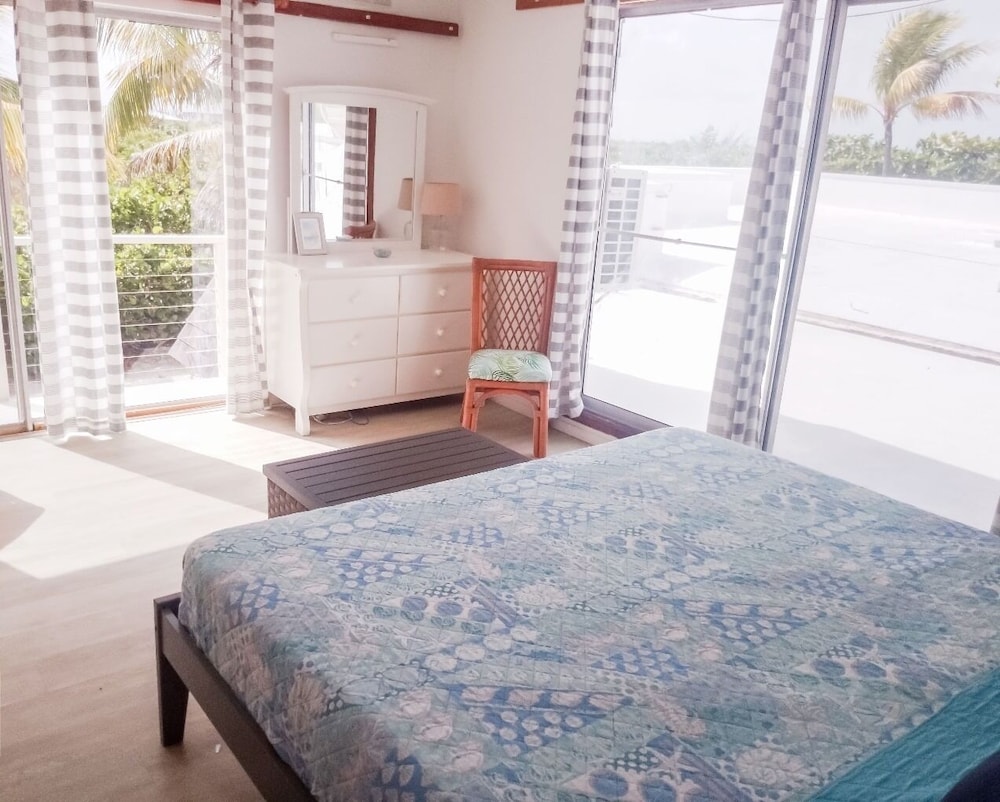 Bliss Ocean Beach 2bedroom condo, Whitby, North Caicos. Whitby Vrbo