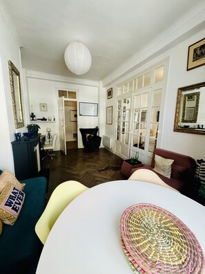 Living area - Riveira haven in Beaulieu Sur Mer, walking distance to beaches, 20 min to Monaco (Beaulieu-sur-Mer)