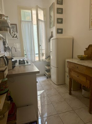 Private kitchen - Riveira haven in Beaulieu Sur Mer, walking distance to beaches, 20 min to Monaco (Beaulieu-sur-Mer)