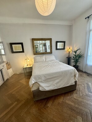 1 bedroom, iron/ironing board, WiFi, bed sheets - Riveira haven in Beaulieu Sur Mer, walking distance to beaches, 20 min to Monaco (Beaulieu-sur-Mer)