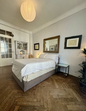 1 slaapkamer, een strijkplank/strijkijzer, wifi, beddengoed