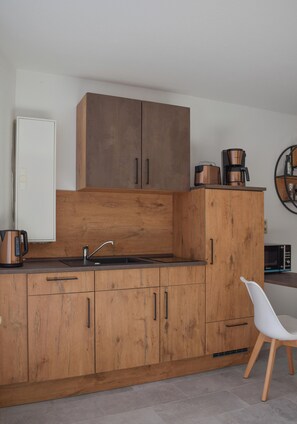 Fridge, microwave, stovetop, coffee/tea maker - Fewo Stadtjuwel in Idar-oberstein (Idar-Oberstein)