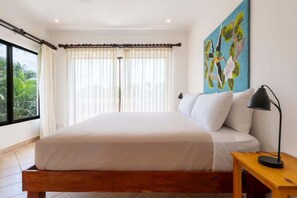 2 habitaciones, tabla de planchar con plancha y cuna de viaje 