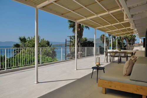 Evia Bay Suites & Retreats 