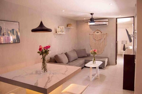 1 chambre, fer et planche à repasser, Wi-Fi gratuit, draps fournis