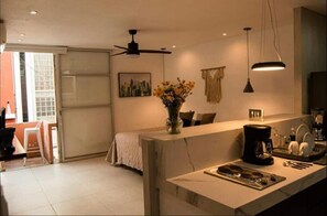 1 chambre, fer et planche à repasser, Wi-Fi gratuit, draps fournis