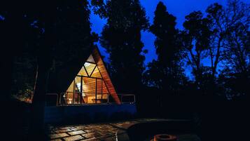Exclusive Cabin, 2 Bedrooms, Mountain View | Free WiFi, bed sheets