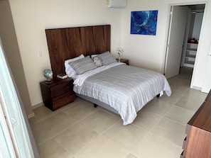 2 bedrooms, iron/ironing board, WiFi, bed sheets - Brand new Luxury Condo With Amenities, Right in Front of the Malecón Beach (Mazatlán)
