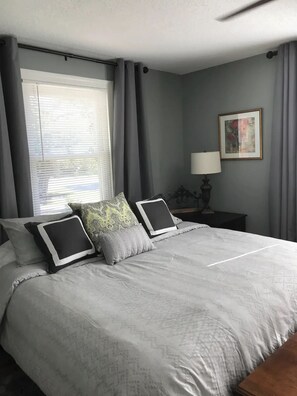 3 bedrooms, iron/ironing board, WiFi, bed sheets - Flagler House short walk to Historic District

 (St. Augustine)