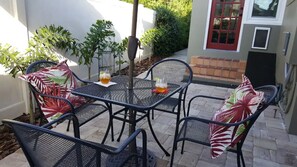 Outdoor dining - Flagler House short walk to Historic District

 (St. Augustine)