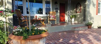 Flagler House short walk to Historic District

