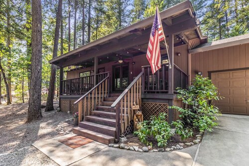 COUNTRY LAKE RETREAT. New on the market!  Special rate. Book now. 