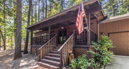 COUNTRY LAKE RETREAT. New on the market! Special rate. Book now.