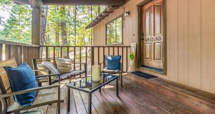 COUNTRY LAKE RETREAT. New on the market! Special rate. Book now.